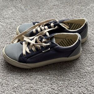 Taos Footwear Navy, Gray and white Low-Top Sneakers